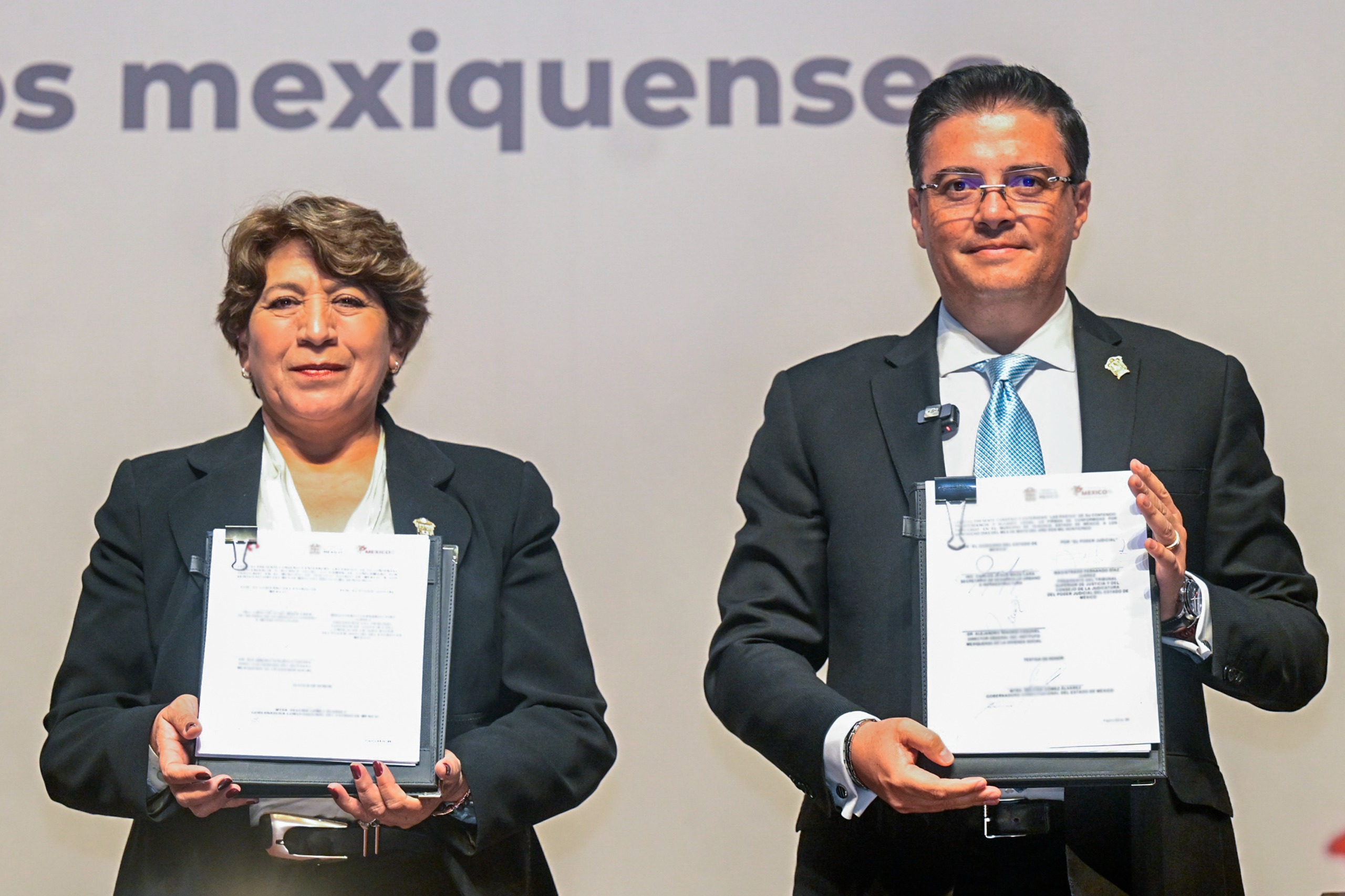 Entrega Gobernadora Delfina Gómez Álvarez 1,450 títulos de propiedad; otorga descuentos de hasta 100% a familias de escasos recursos para regularizar su patrimonio